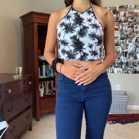 Halter top - Picture 1 of 2